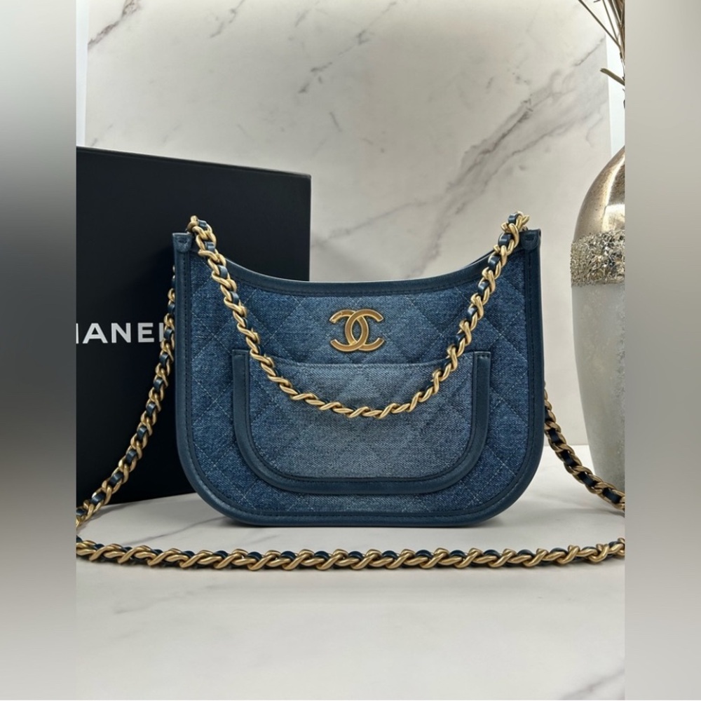 Chanel ombré denim hobo Quilted Chain Shoulder Bag with COA Pristine full set